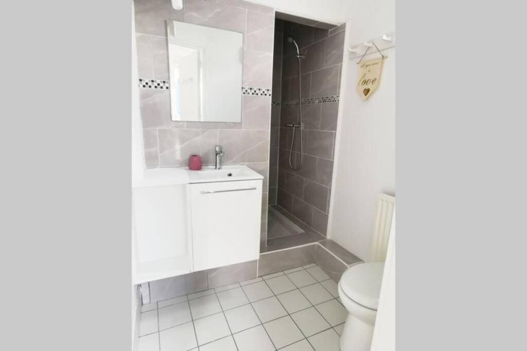 #4 Joli Appartement A 2 Pas Du Metro Et Paris 20 Баньоле Екстер'єр фото